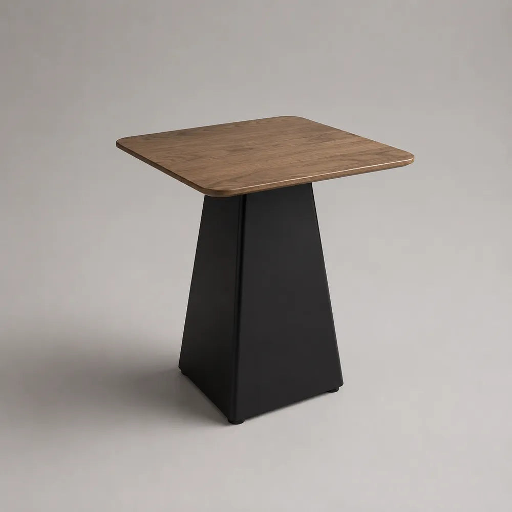 Tavolino da caffè quadrato in MDF effetto noce con base in acciaio nero 60 x 60 x 55 cm
